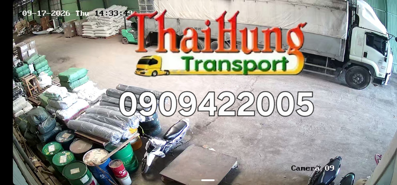 Kho Thái Hùng có xe tải và xe nâng phục vụ vận chuyển hàng dài, ống nhựa và cuộn cáp điện