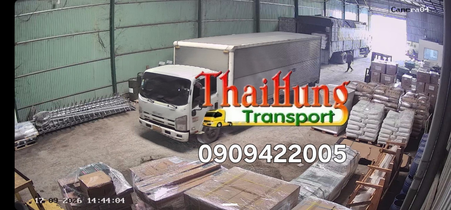 Xe thùng tại kho Thái Hùng nhận vải địa kỹ thuật và vật tư công trình